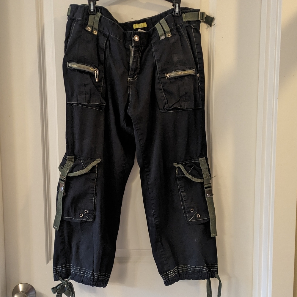 DZ Capris Size Medium